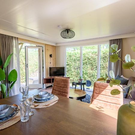 Chalet Op Rustig Park Op De Veluwe Putten Bagian luar foto