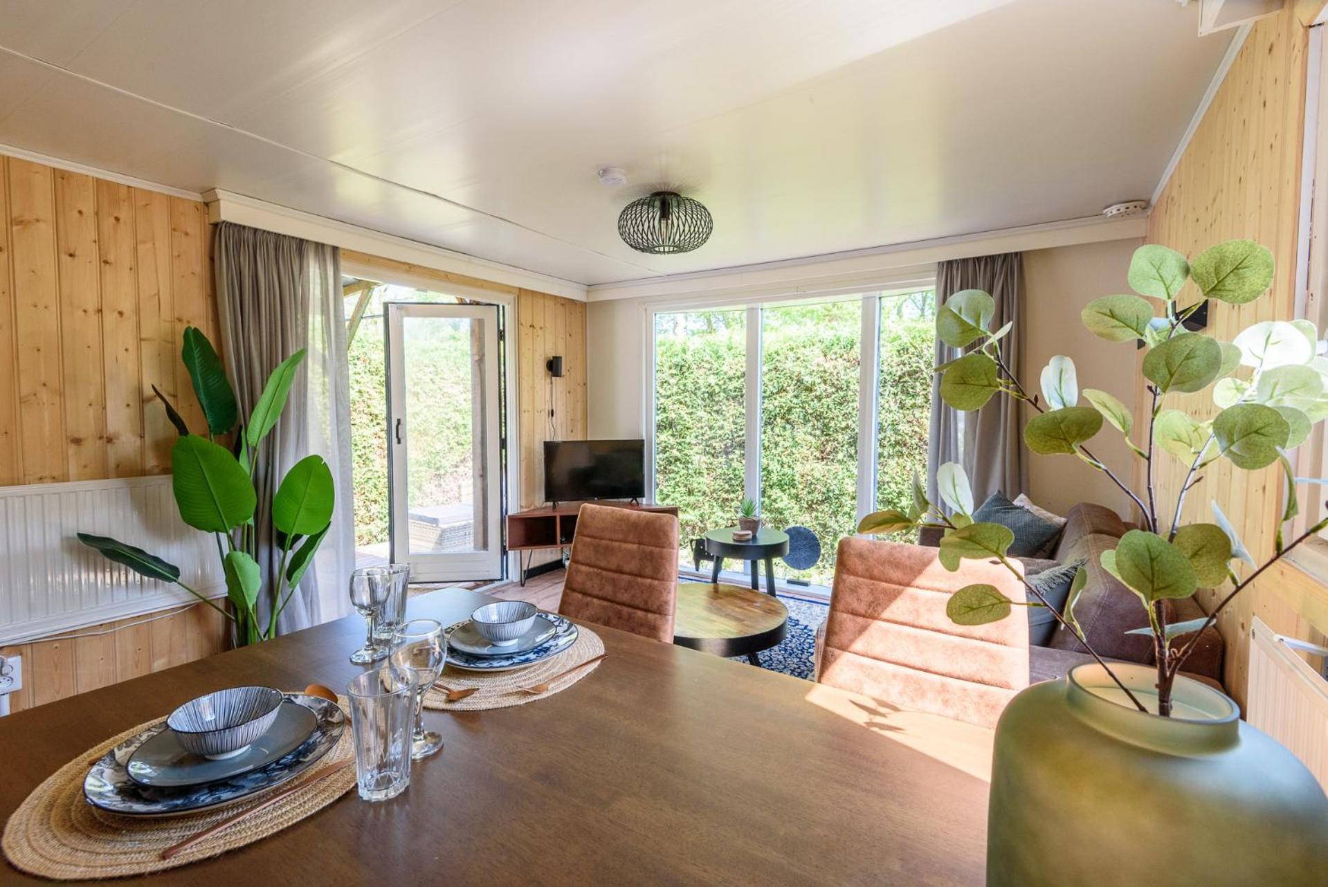 Chalet Op Rustig Park Op De Veluwe Putten Bagian luar foto