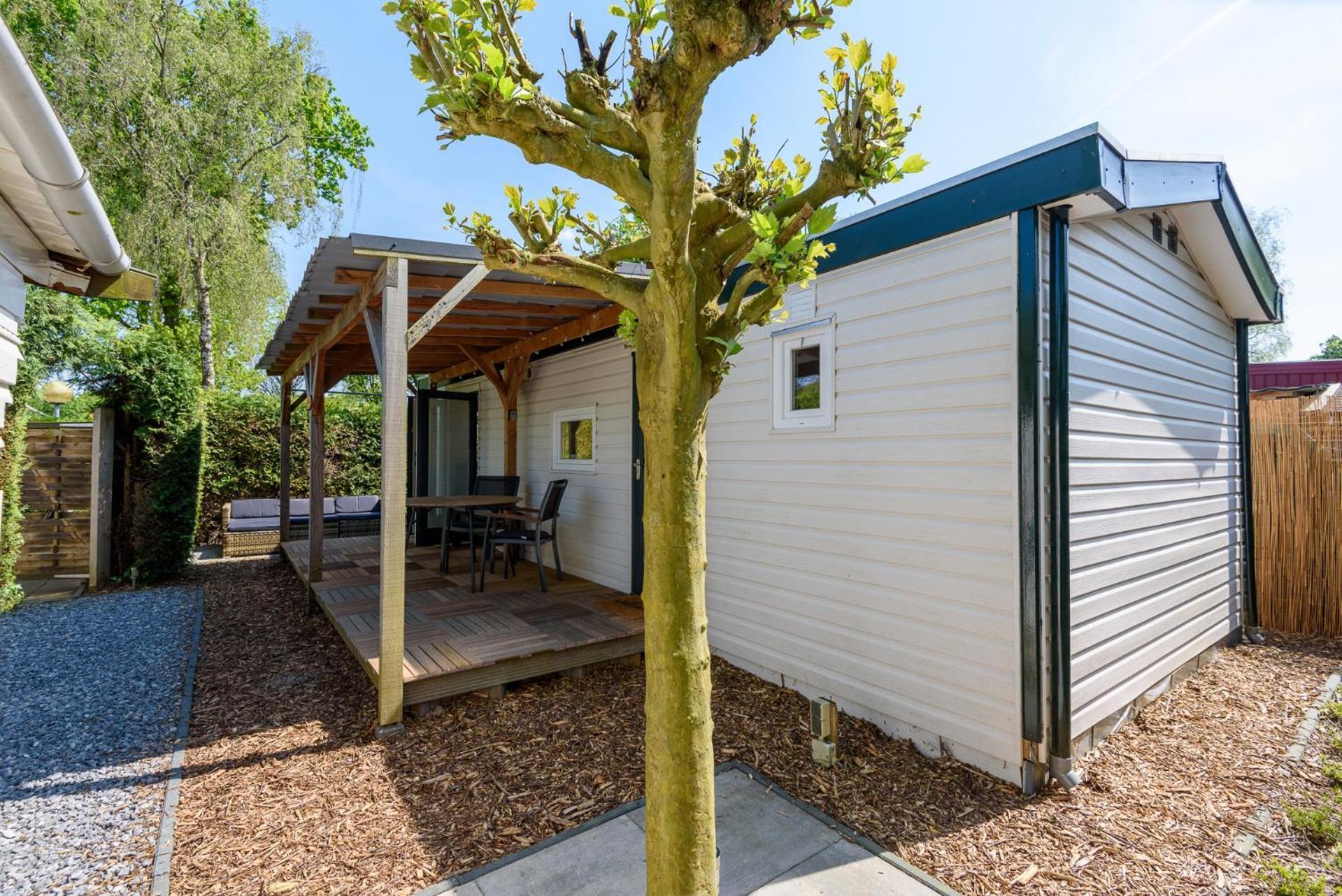 Chalet Op Rustig Park Op De Veluwe Putten Bagian luar foto